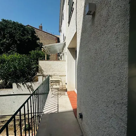 La Des Platanes Parking Terrasse- Wifi Hébergement de vacances